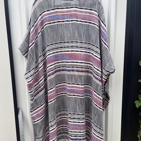 American Eagle Outfitters Kimono Poncho Shawl Knit CoverUp Cardigan Womens OS - Picture 3 of 14